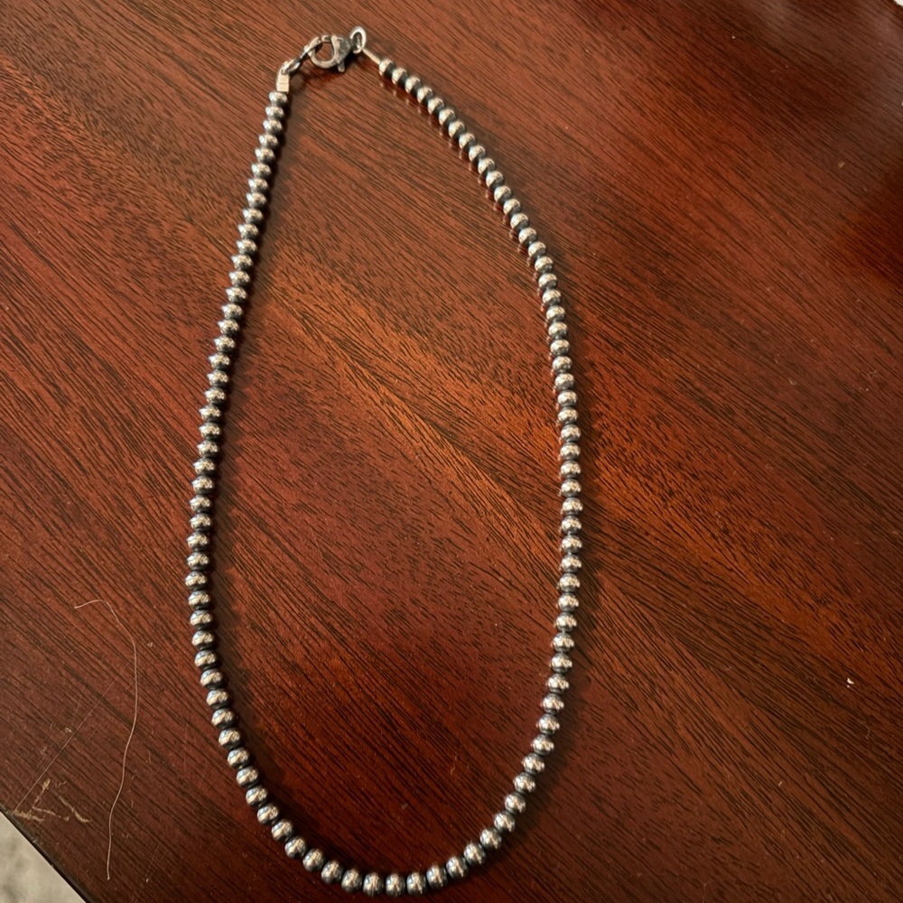 Navajo Pearl 16 in Necklace